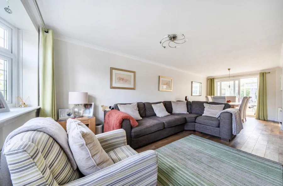 Raven Crescent, Westcott, HP18, photo 4