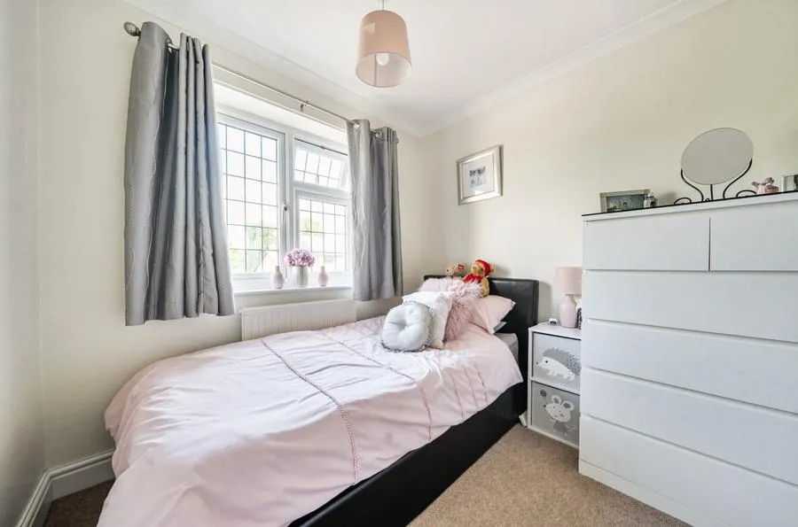 Raven Crescent, Westcott, HP18, photo 13