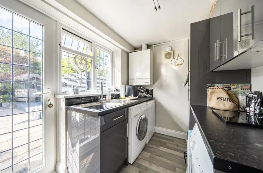 Raven Crescent, Westcott, HP18, photo 8