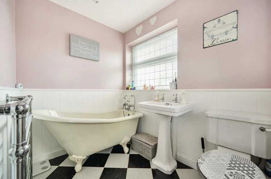 Raven Crescent, Westcott, HP18, photo 14