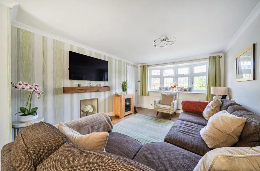 Raven Crescent, Westcott, HP18, photo 5
