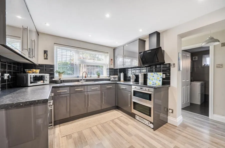 Raven Crescent, Westcott, HP18, photo 2