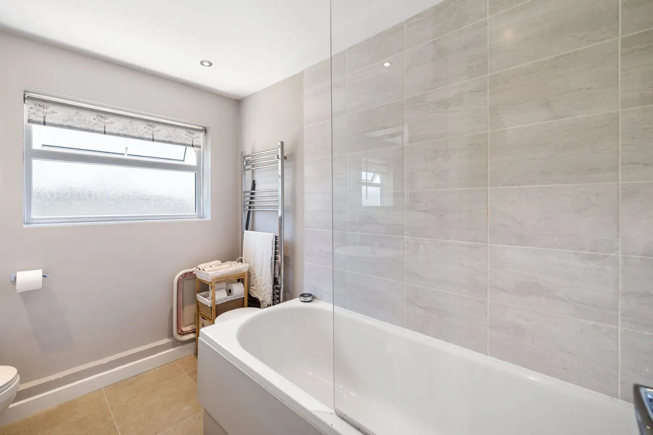 Garden Wood Road, East Grinstead, East Grinstead, RH19 1SD, photo 10