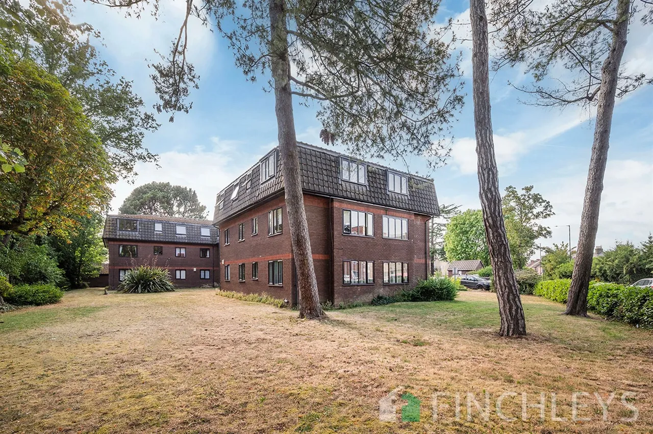 Woodridge Close, Enfield, EN2, photo 8