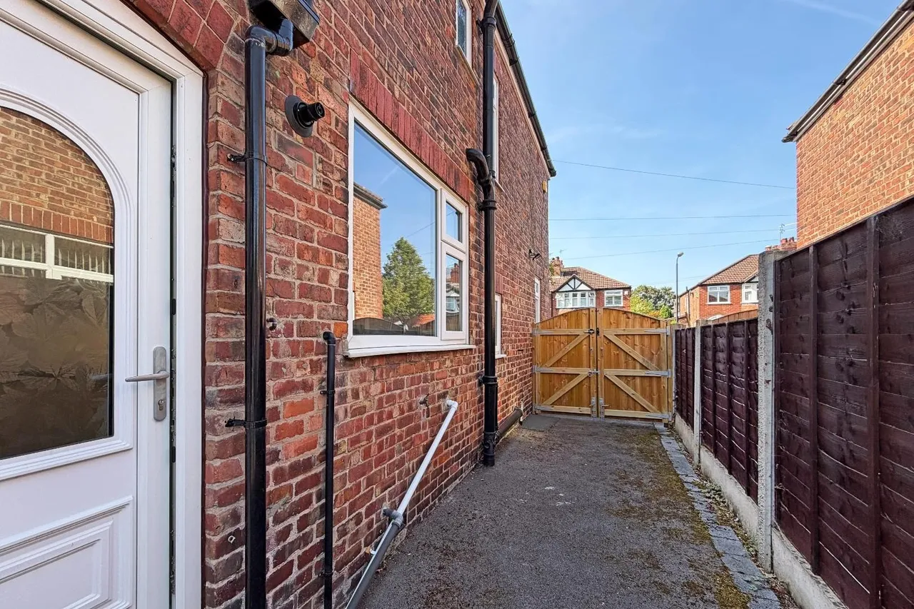 Crofton Avenue, Timperley WA15 6BZ, photo 26