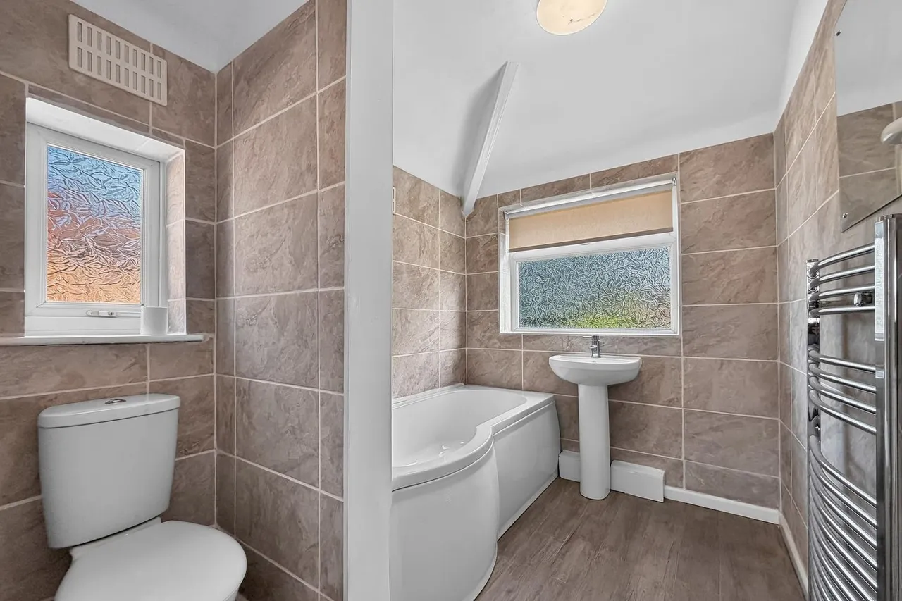 Crofton Avenue, Timperley WA15 6BZ, photo 20
