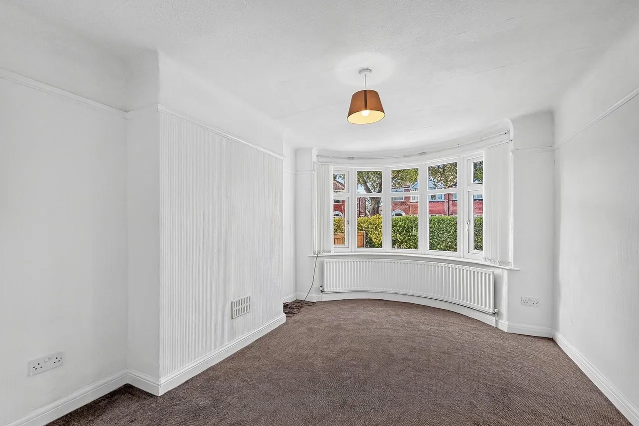 Crofton Avenue, Timperley WA15 6BZ, photo 2