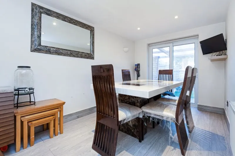 Wickstead Avenue, Luton LU4 9DW, photo 2
