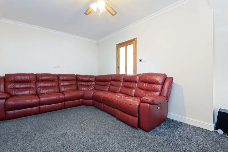 Wickstead Avenue, Luton LU4 9DW, photo 8