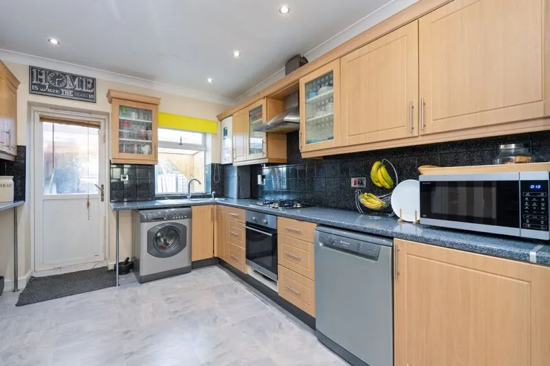 Wickstead Avenue, Luton LU4 9DW, photo 3