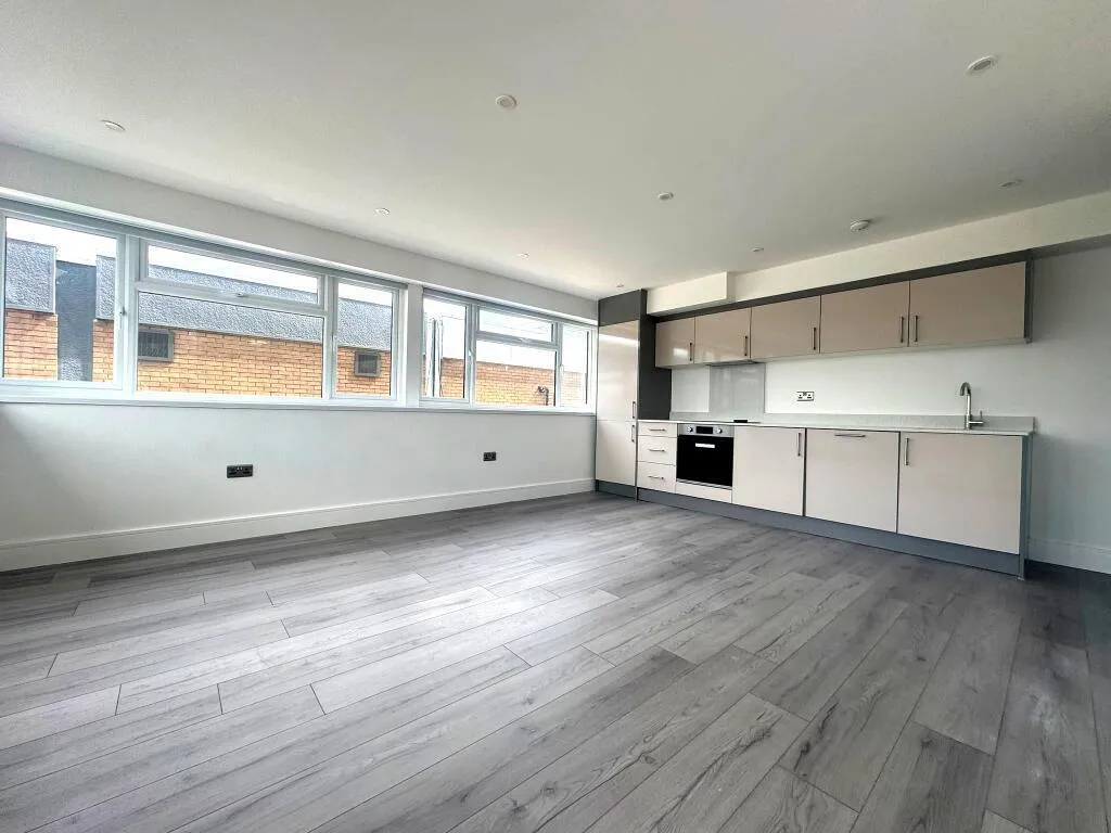 2 bed flat to rent — High Street, Swanley BR8