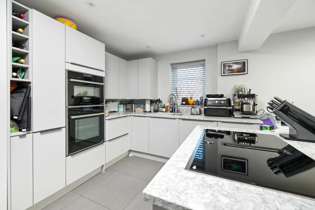 Silver Hill, College Town, GU47, photo 5
