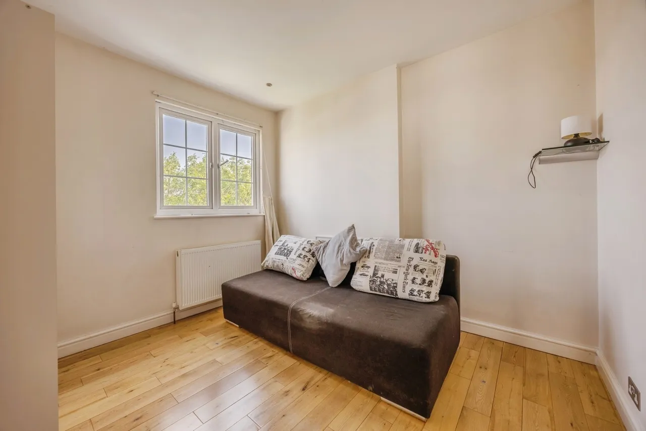Semley Road, London, SW16, photo 2