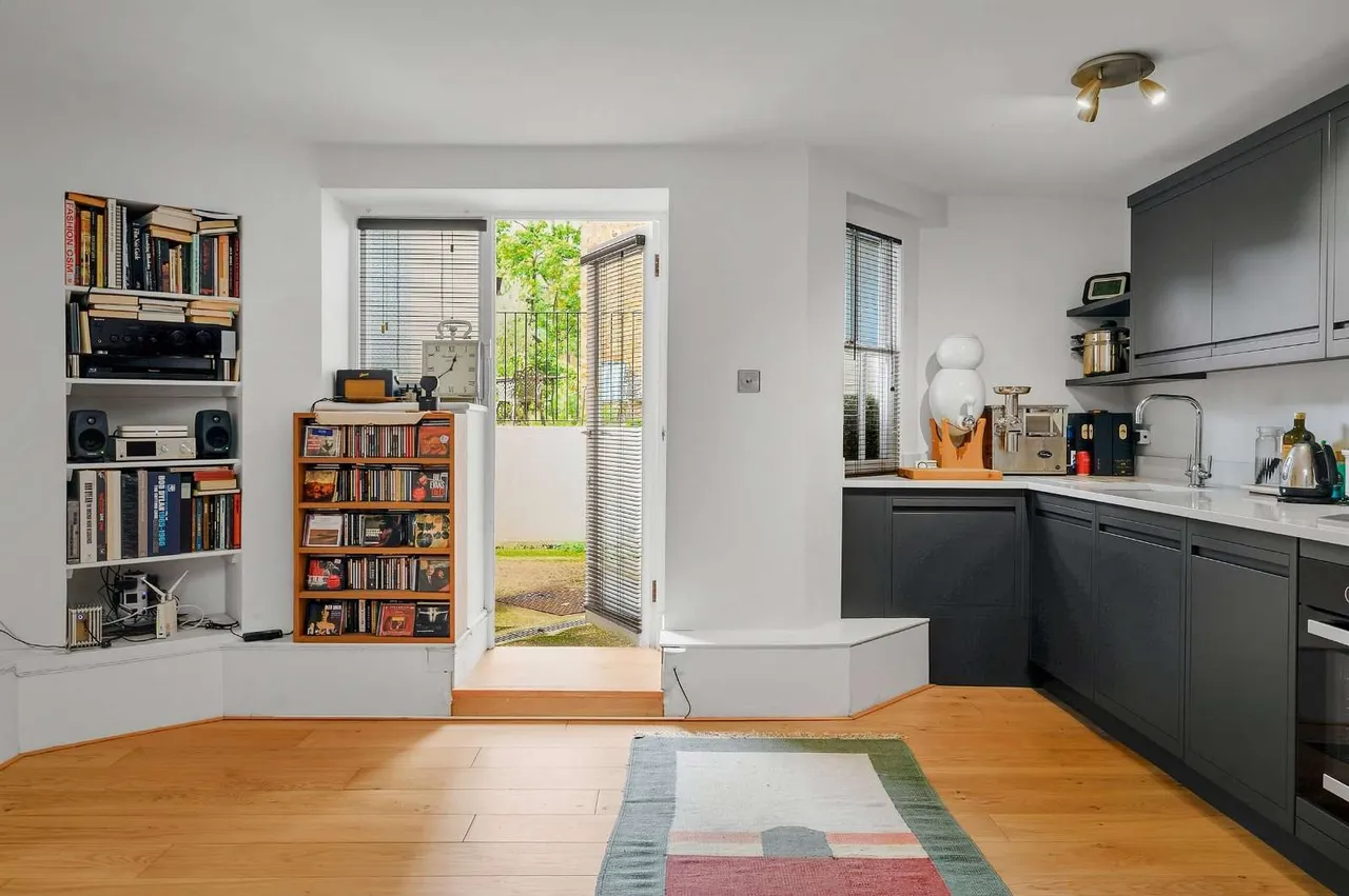 York House, 14 Highbury Crescent, London, N5 1RP, photo 2