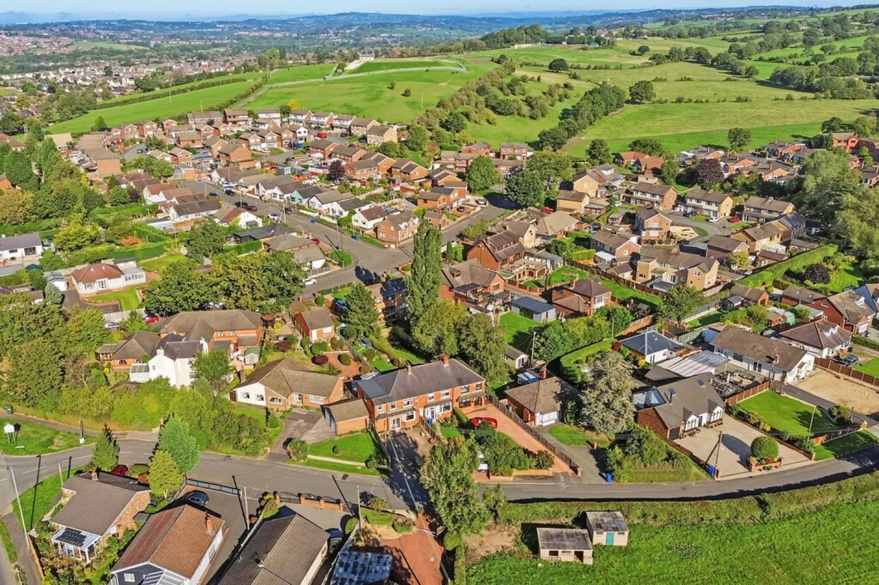 Brookhouse Lane, Ash Bank, ST2, photo 42