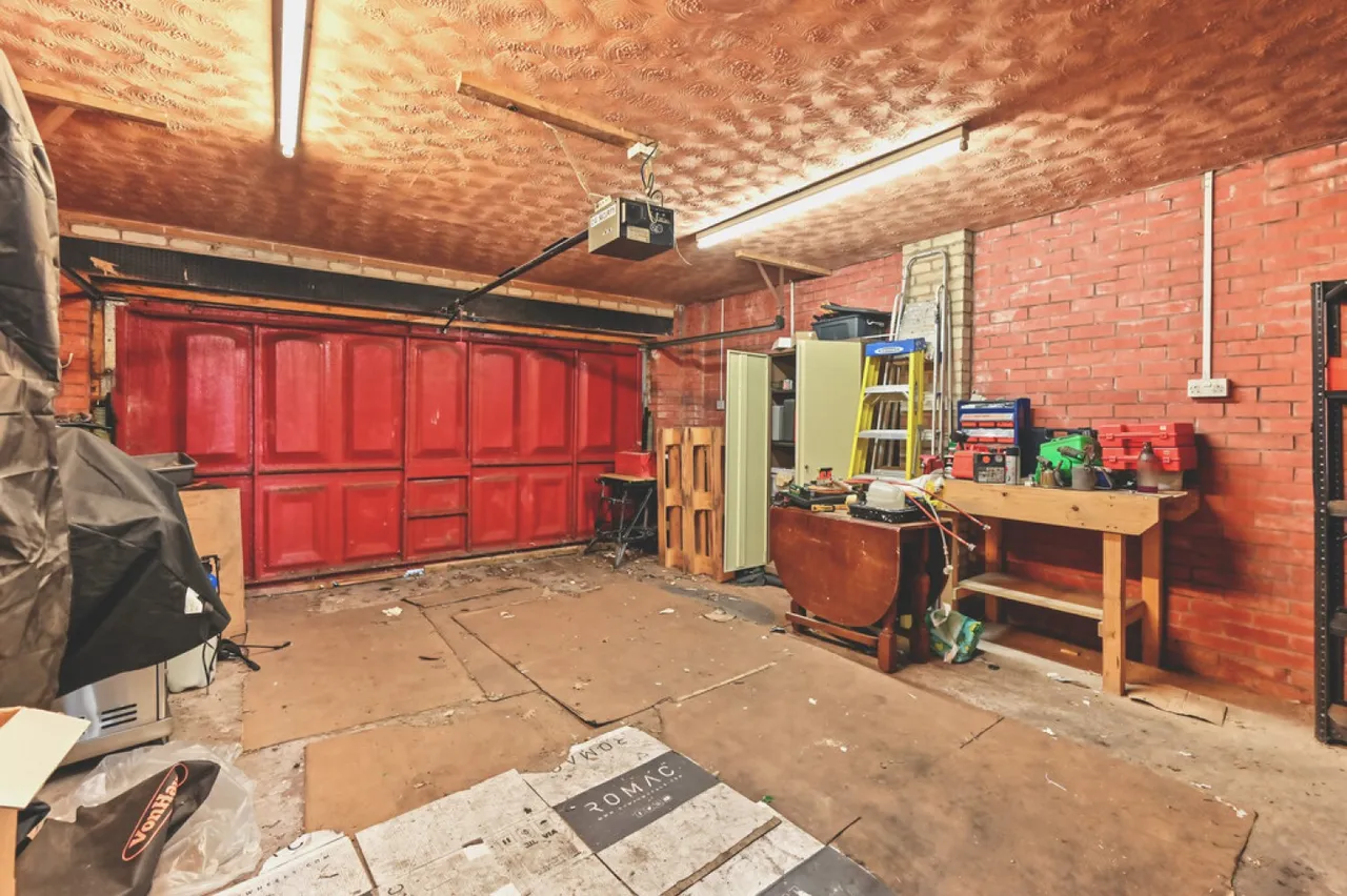Brookhouse Lane, Ash Bank, ST2, photo 37