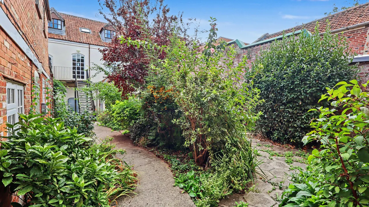 St. Georges Court, Glastonbury, photo 9
