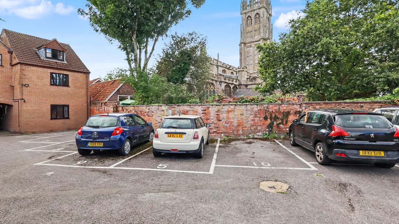 St. Georges Court, Glastonbury, photo 10