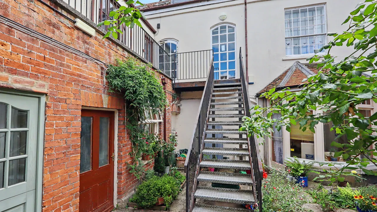 3 bed flat for sale, St. Georges Court, Glastonbury