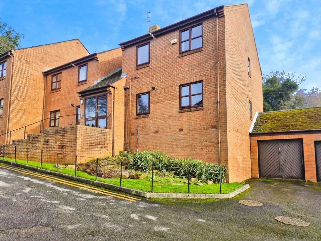 The Belfry, Windmill Lane, Yeadon, photo 9