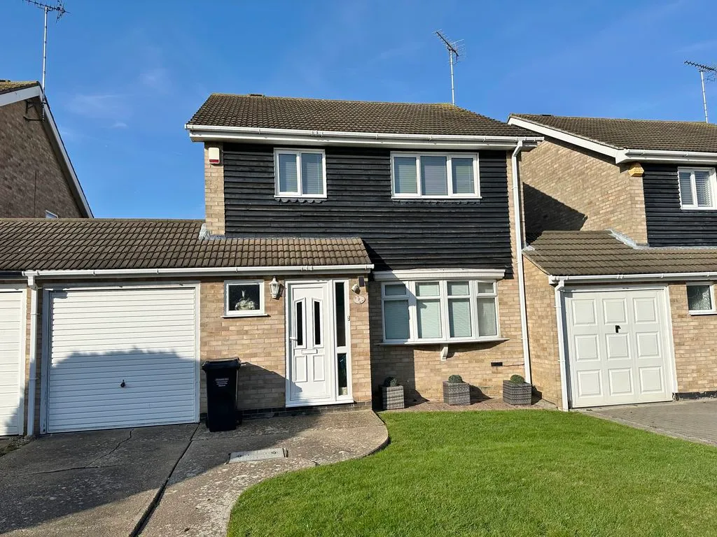 3 bed house for sale, Norfolk Close, Laindon, SS15