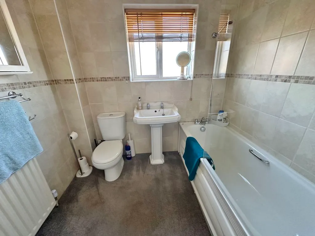Norfolk Close, Laindon, SS15, photo 8