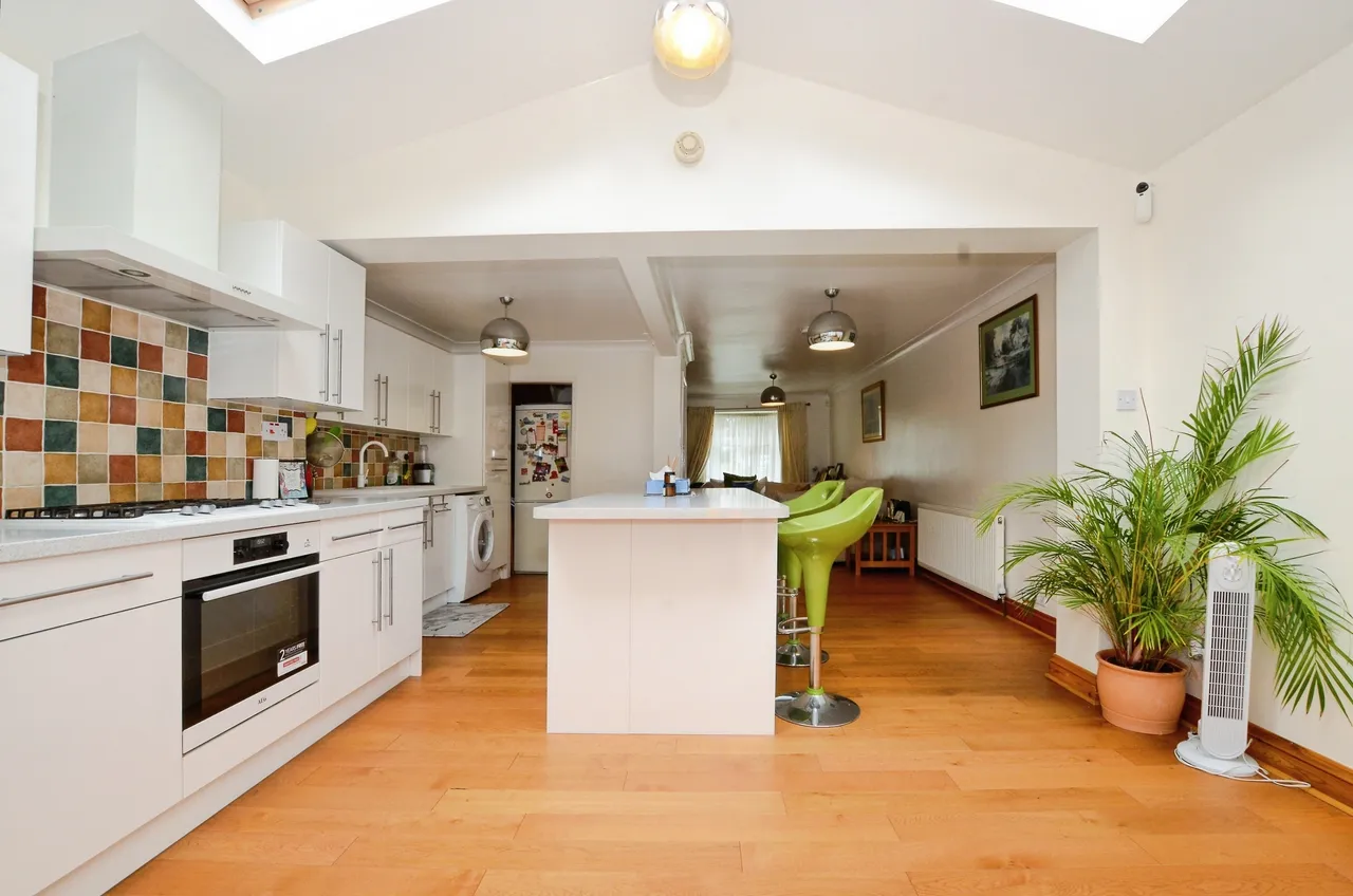 3 bed house for sale, Barbican Road, Greenford, UB6