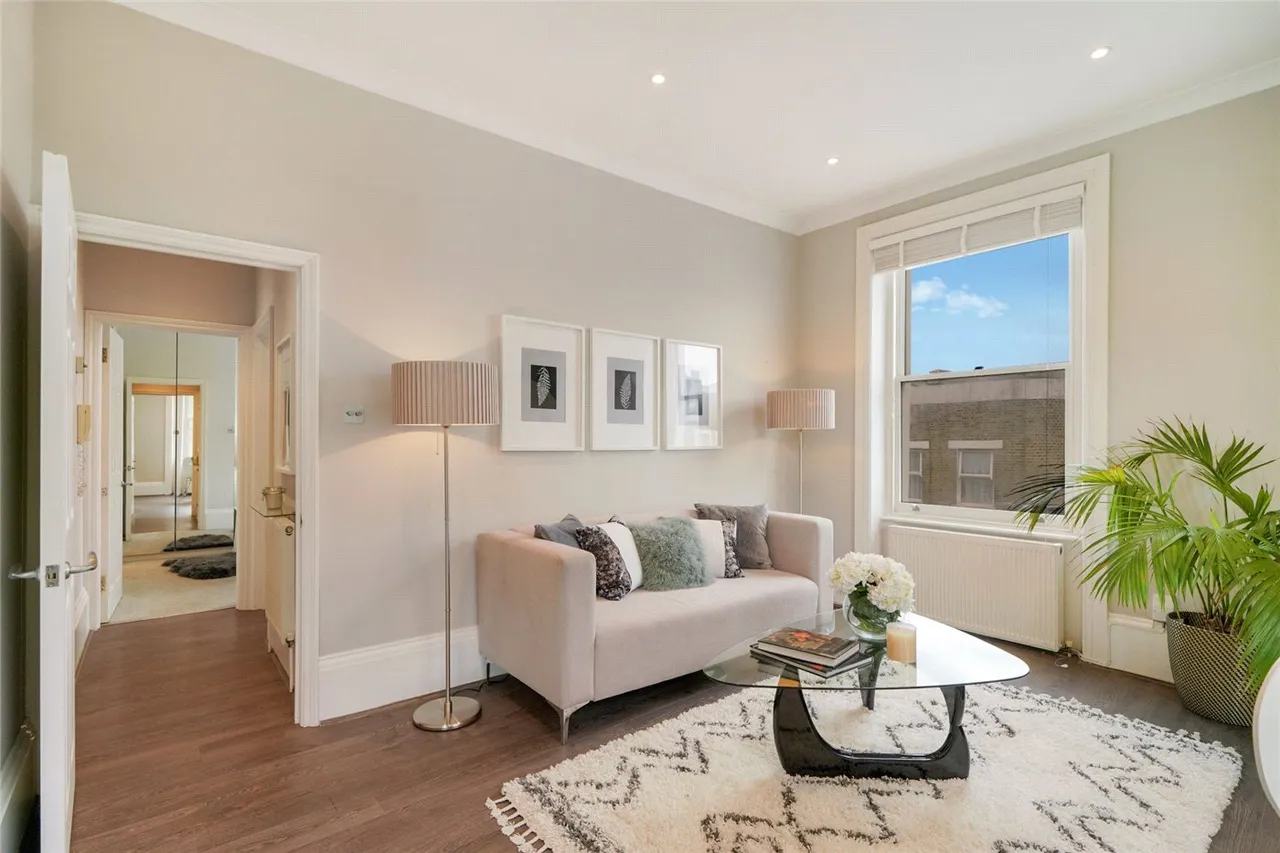 Queens Crescent, London, NW5, photo 5