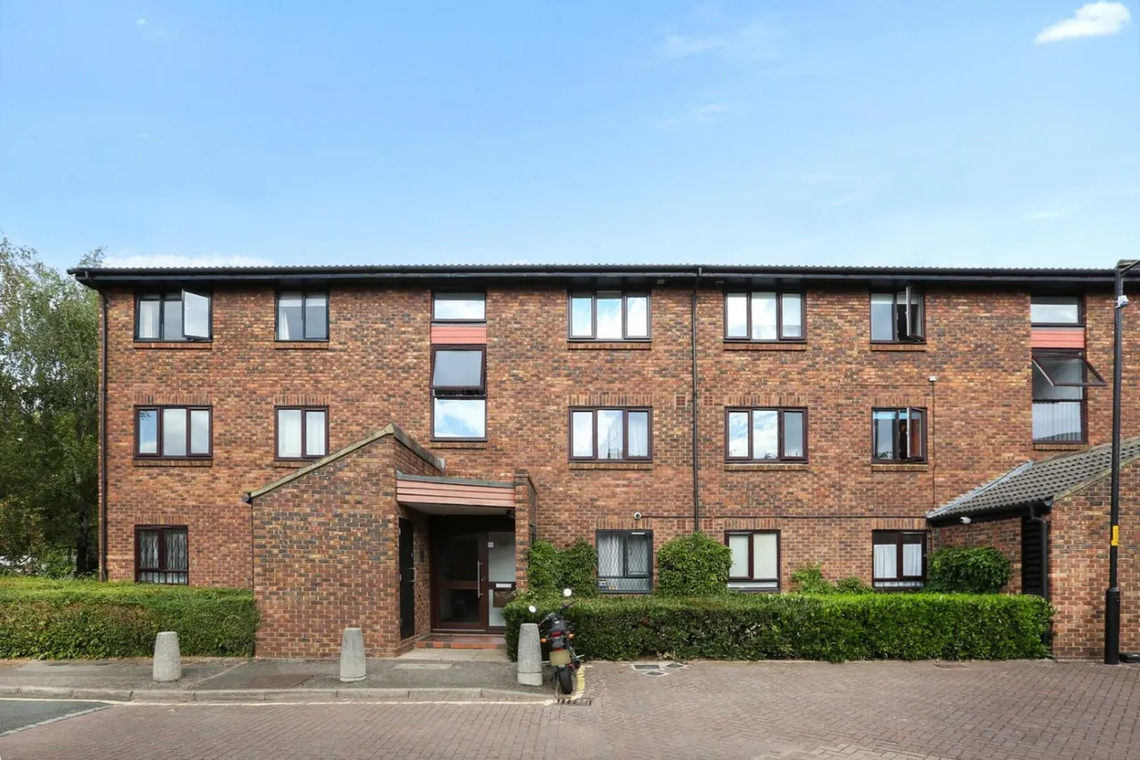 2 bed flat to rent — Allendale Close, London