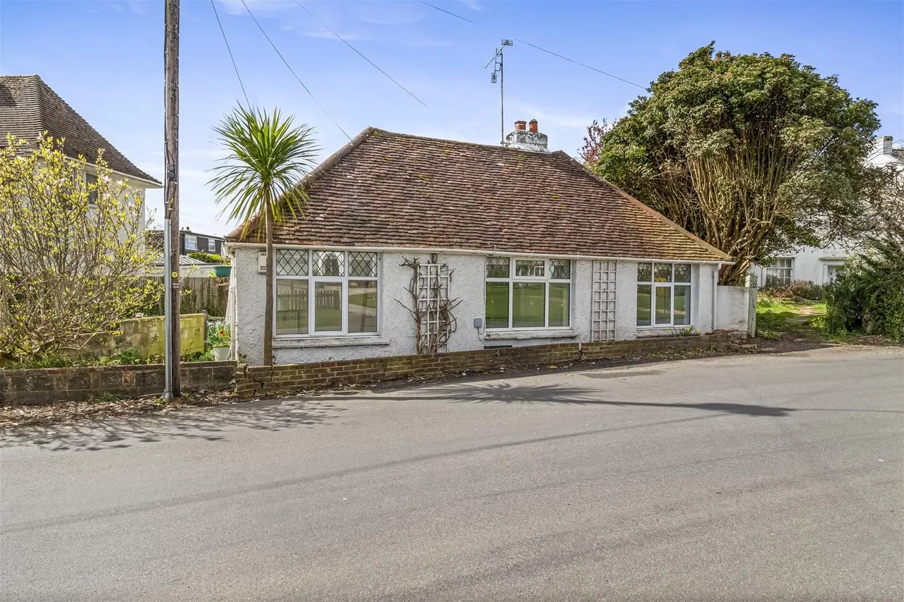 2 bed house for sale — Half Moon Lane, Worthing
