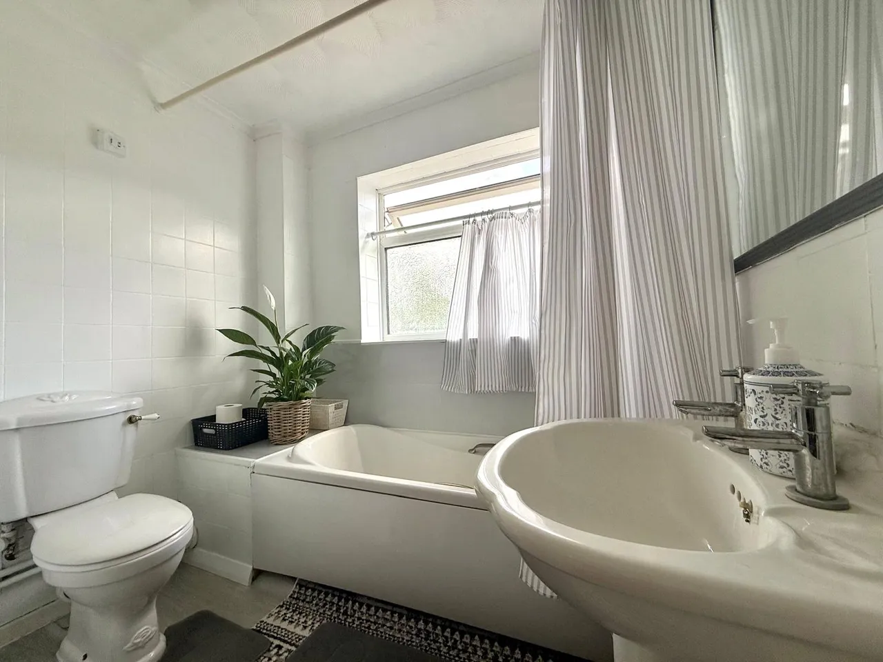Blythwood Drive, Frimley, Camberley, Surrey, GU16 8TZ, photo 8