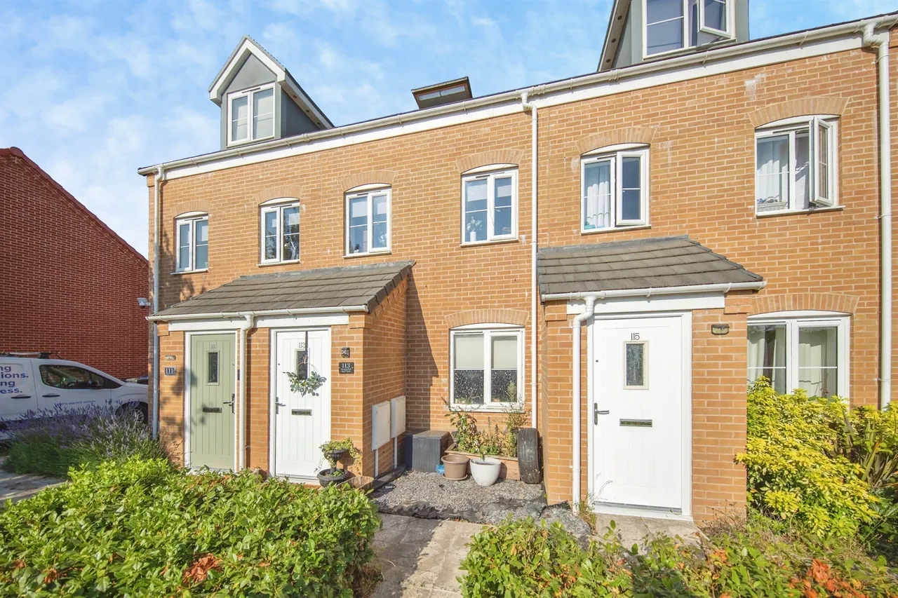 3 bed house for sale — Stowmarket Road, Great Blakenham, Ipswich