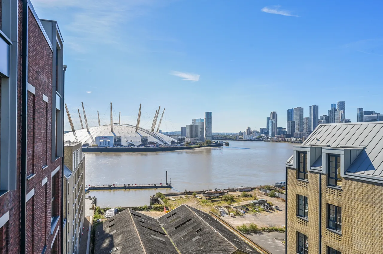 2 bed flat for sale, London, E14