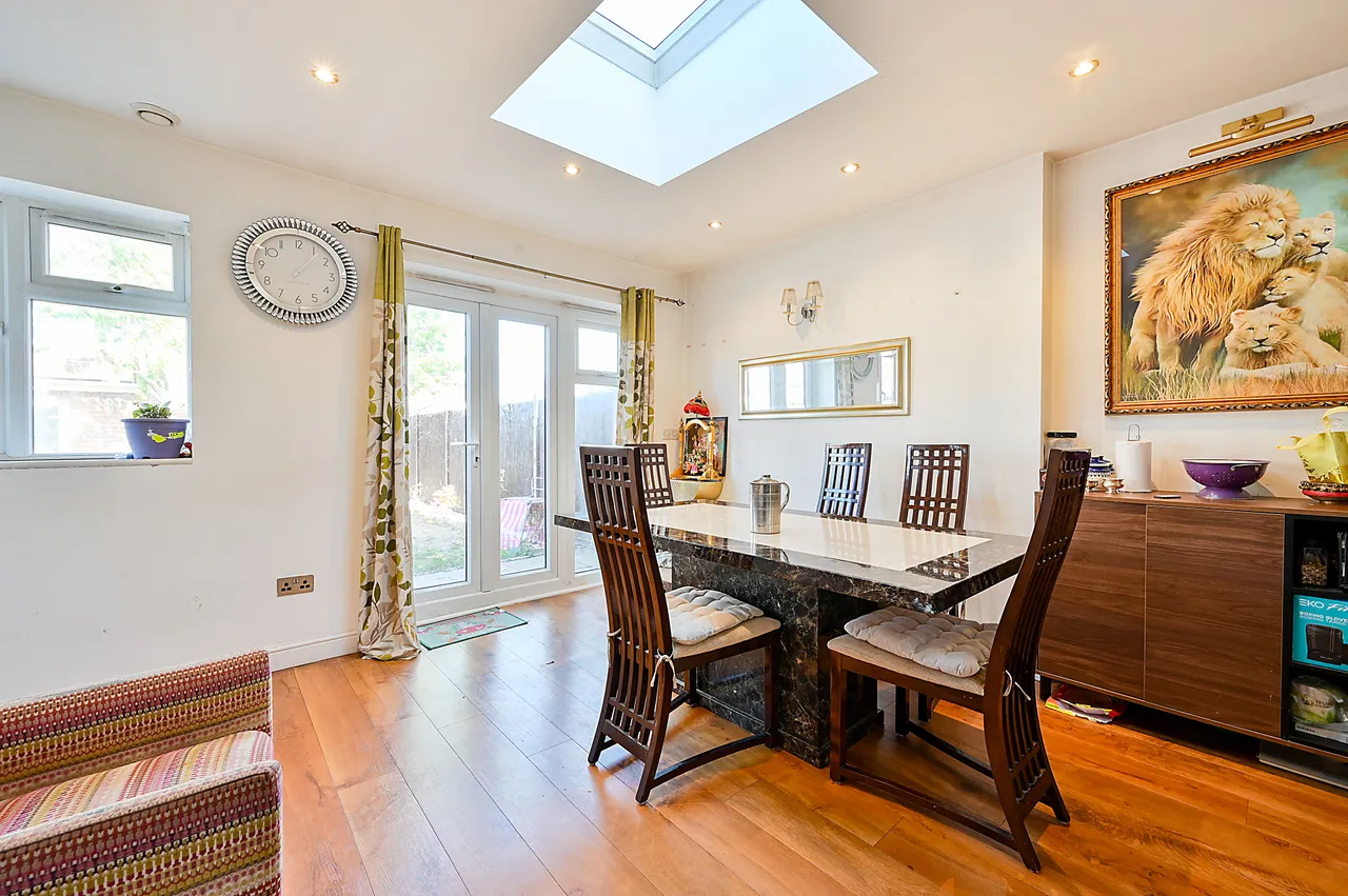Hounslow, TW3, photo 2