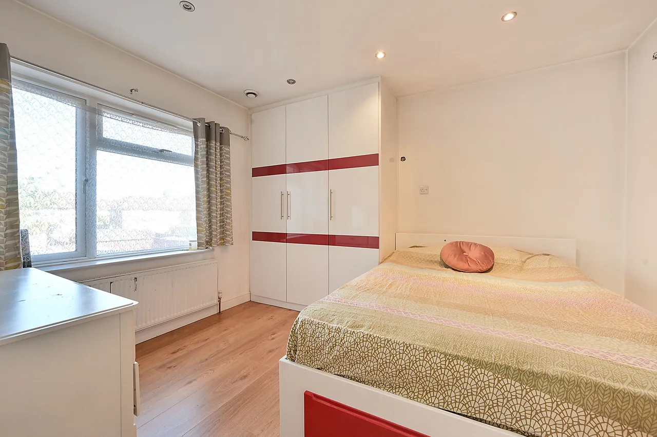 Hounslow, TW3, photo 6