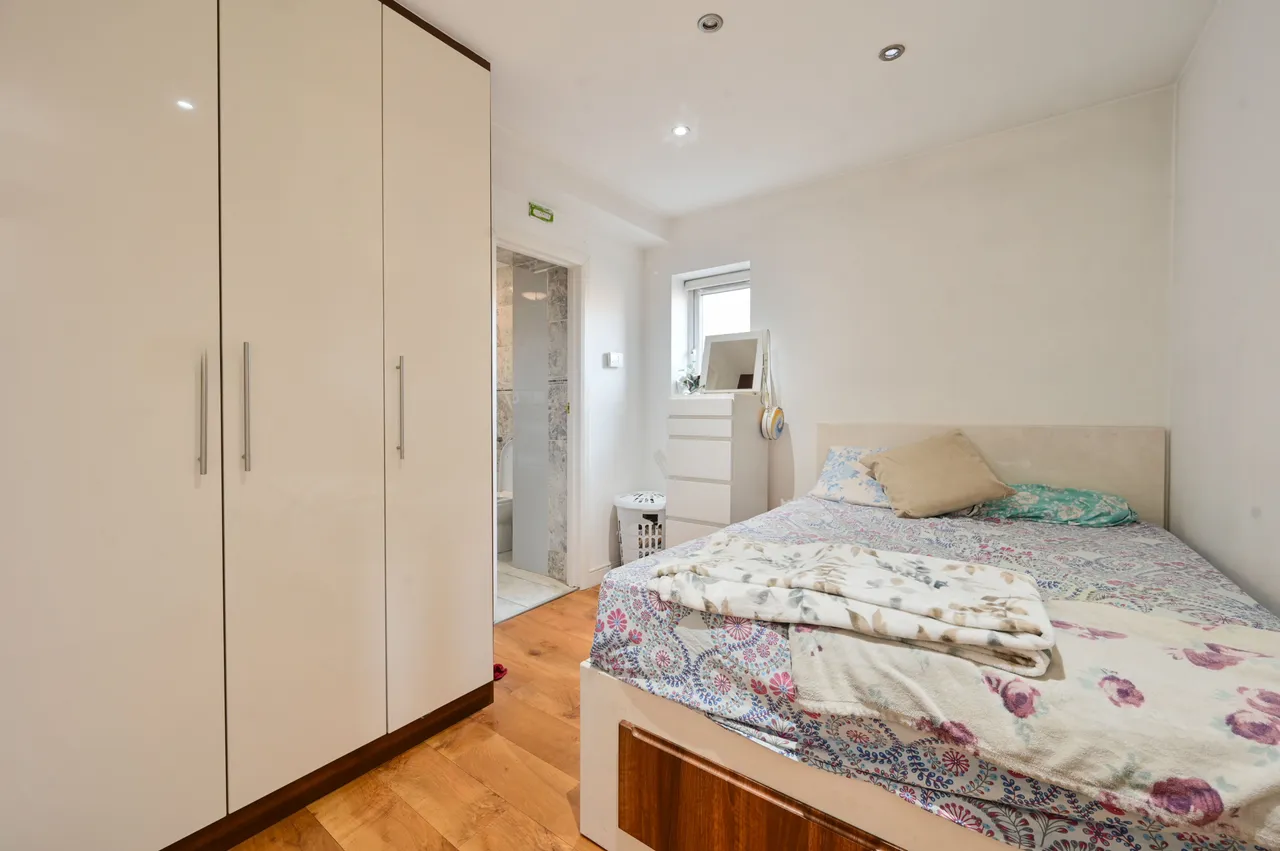 Hounslow, TW3, photo 9