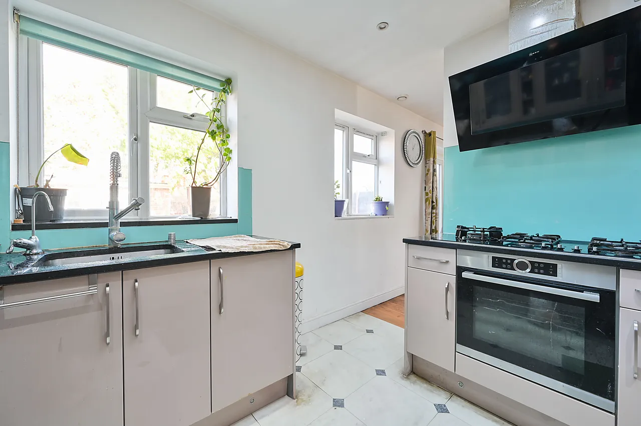 Hounslow, TW3, photo 5