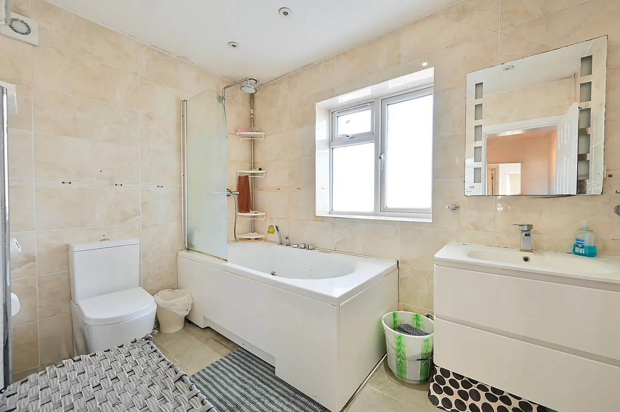Hounslow, TW3, photo 8