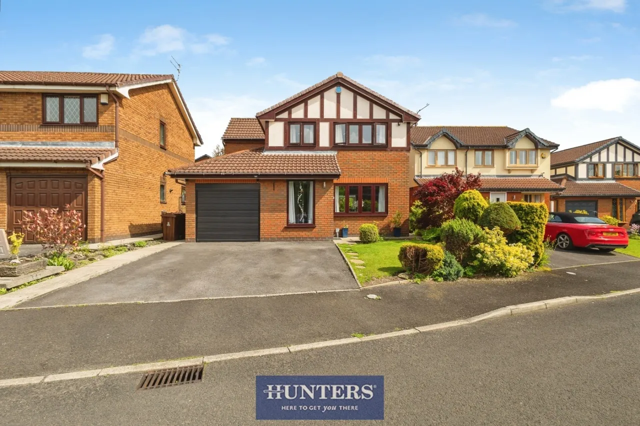 4 bed house for sale — Lassell Fold, Hyde