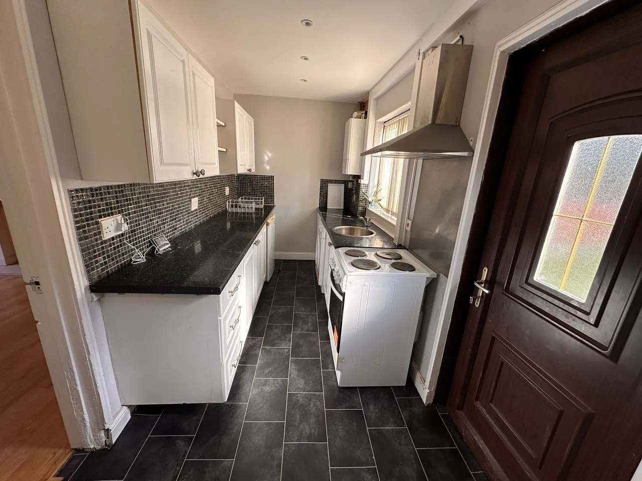 Throstle Avenue, Leeds, LS10, photo 2