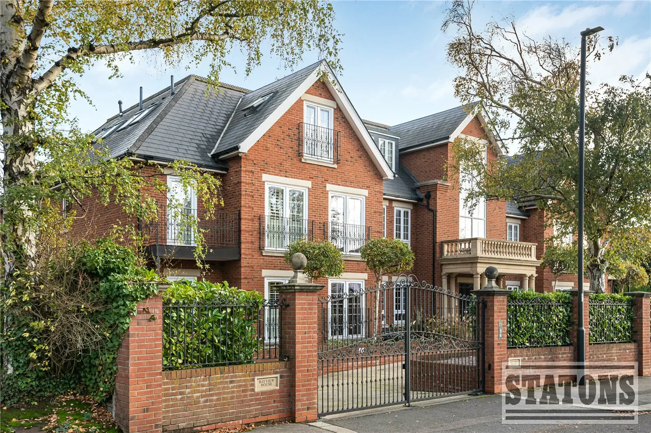 3 bed flat for sale — Uplands Park Road, Enfield, EN2 7PG