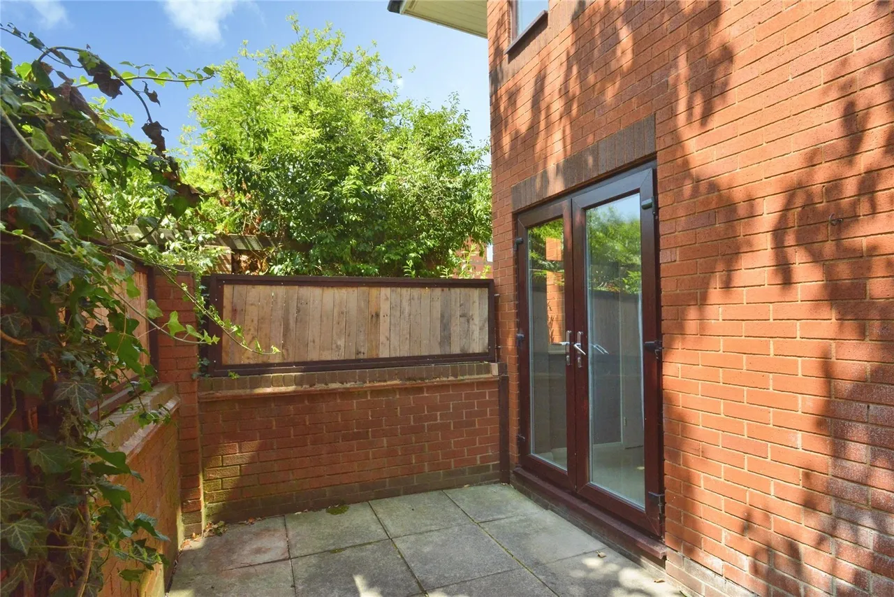Tamarisk Court, Walnut Tree, Milton Keynes, Buckinghamshire, MK7, photo 5