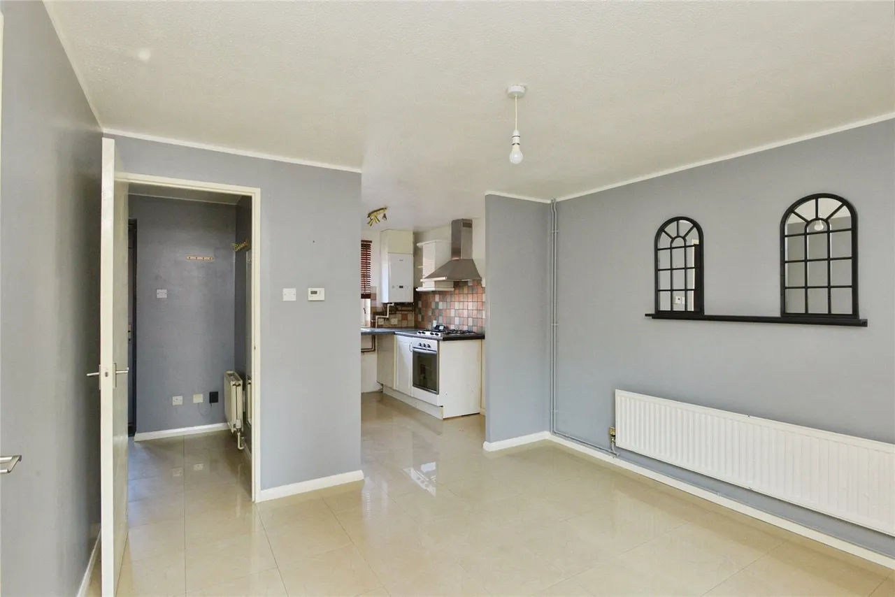 Tamarisk Court, Walnut Tree, Milton Keynes, Buckinghamshire, MK7, photo 11