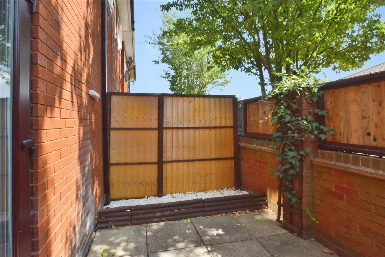 Tamarisk Court, Walnut Tree, Milton Keynes, Buckinghamshire, MK7, photo 20