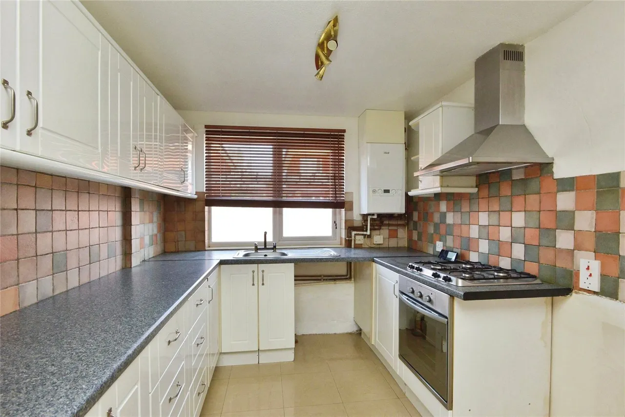 Tamarisk Court, Walnut Tree, Milton Keynes, Buckinghamshire, MK7, photo 3