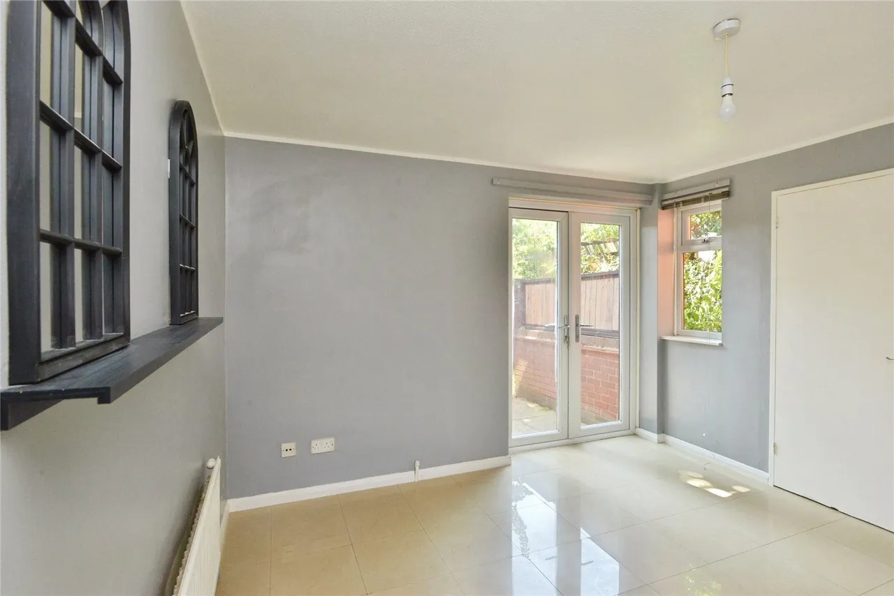 Tamarisk Court, Walnut Tree, Milton Keynes, Buckinghamshire, MK7, photo 12