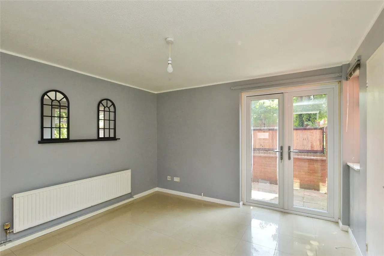 Tamarisk Court, Walnut Tree, Milton Keynes, Buckinghamshire, MK7, photo 4