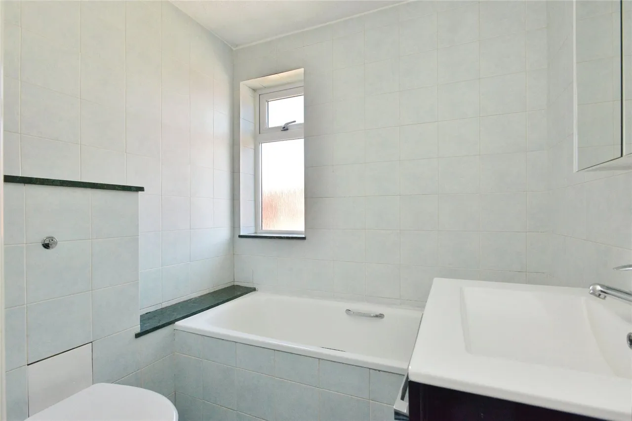 Tamarisk Court, Walnut Tree, Milton Keynes, Buckinghamshire, MK7, photo 13