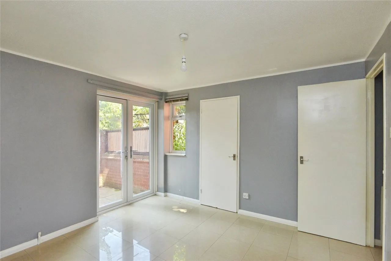 Tamarisk Court, Walnut Tree, Milton Keynes, Buckinghamshire, MK7, photo 6