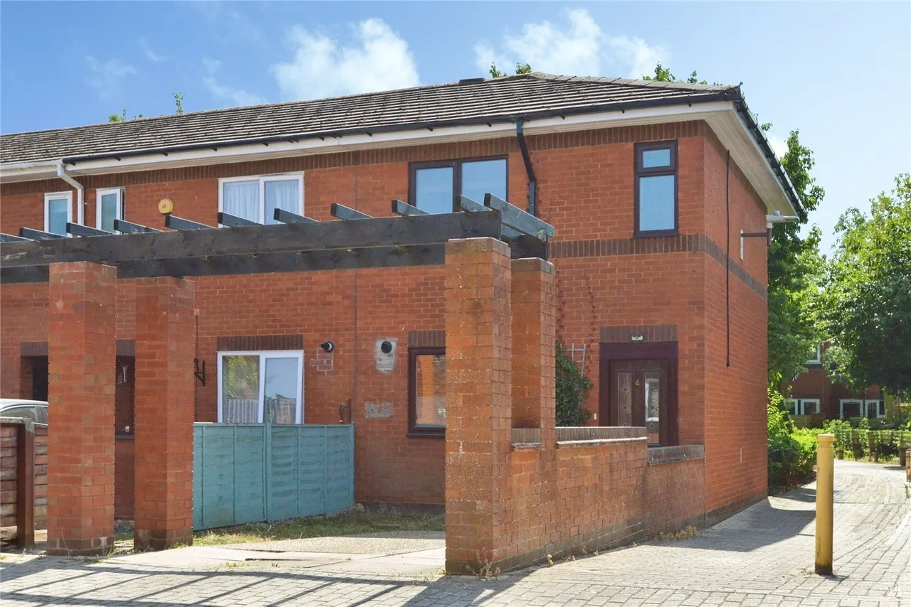 Tamarisk Court, Walnut Tree, Milton Keynes, Buckinghamshire, MK7, photo 2